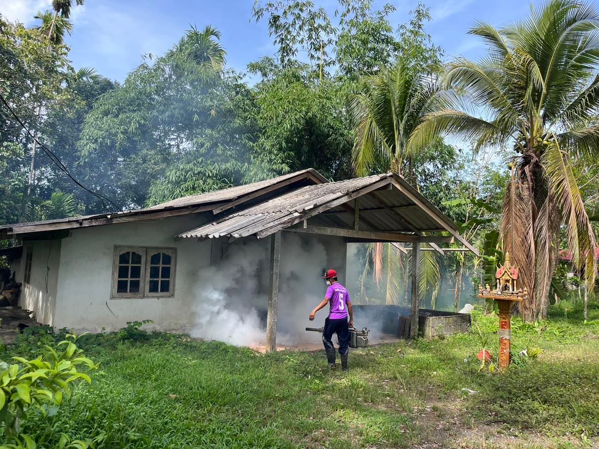 พ่นหมอกควันควบคุมและป้องกันการแพร่ระบาดของโรคไข้เลือดออก